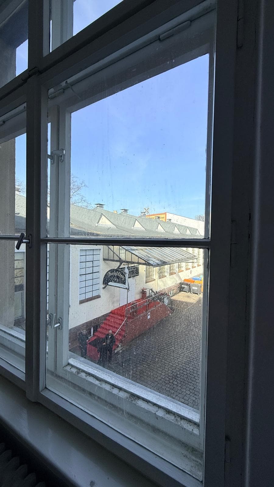 𝗙𝗲𝗻𝘀𝘁𝗲𝗿𝗽𝘂𝘁𝘇𝗲𝗿 | Fensterreiniger Berlin