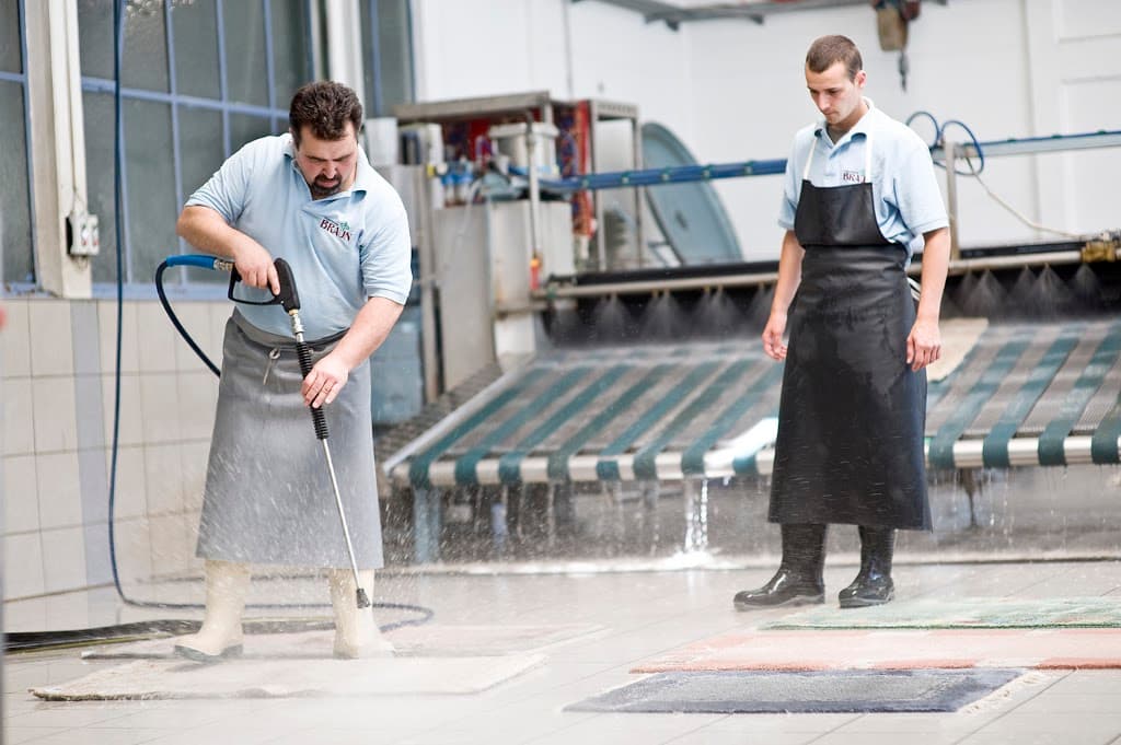 Teppichreinigung Stuttgart - Teppichpflege Braun